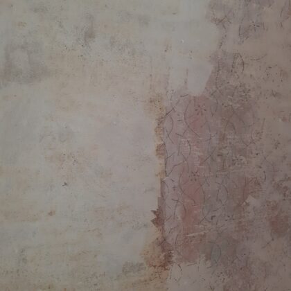 oškrabanie stien nedostatočné