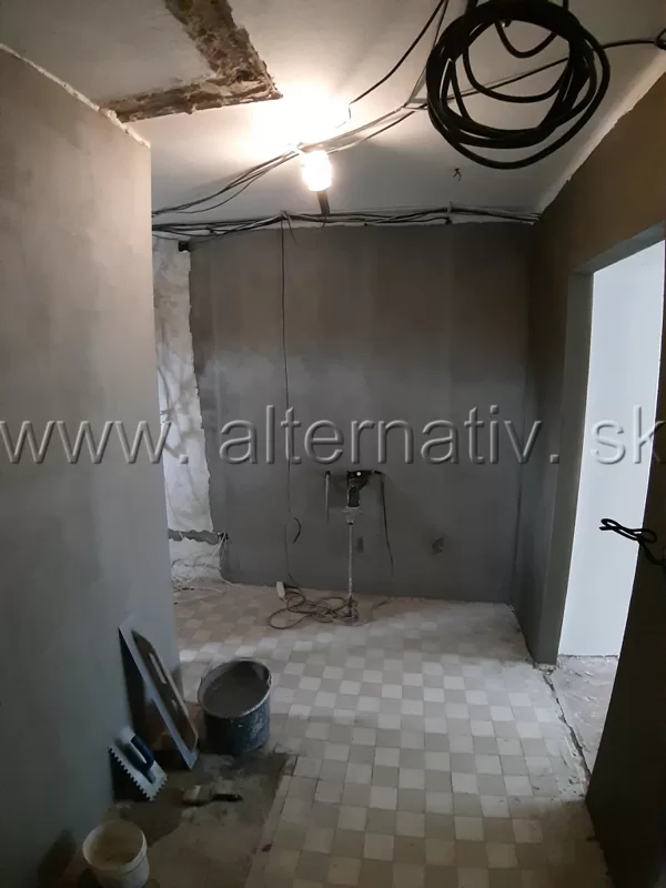 z dvoch izieb tri, prerobenie bytu